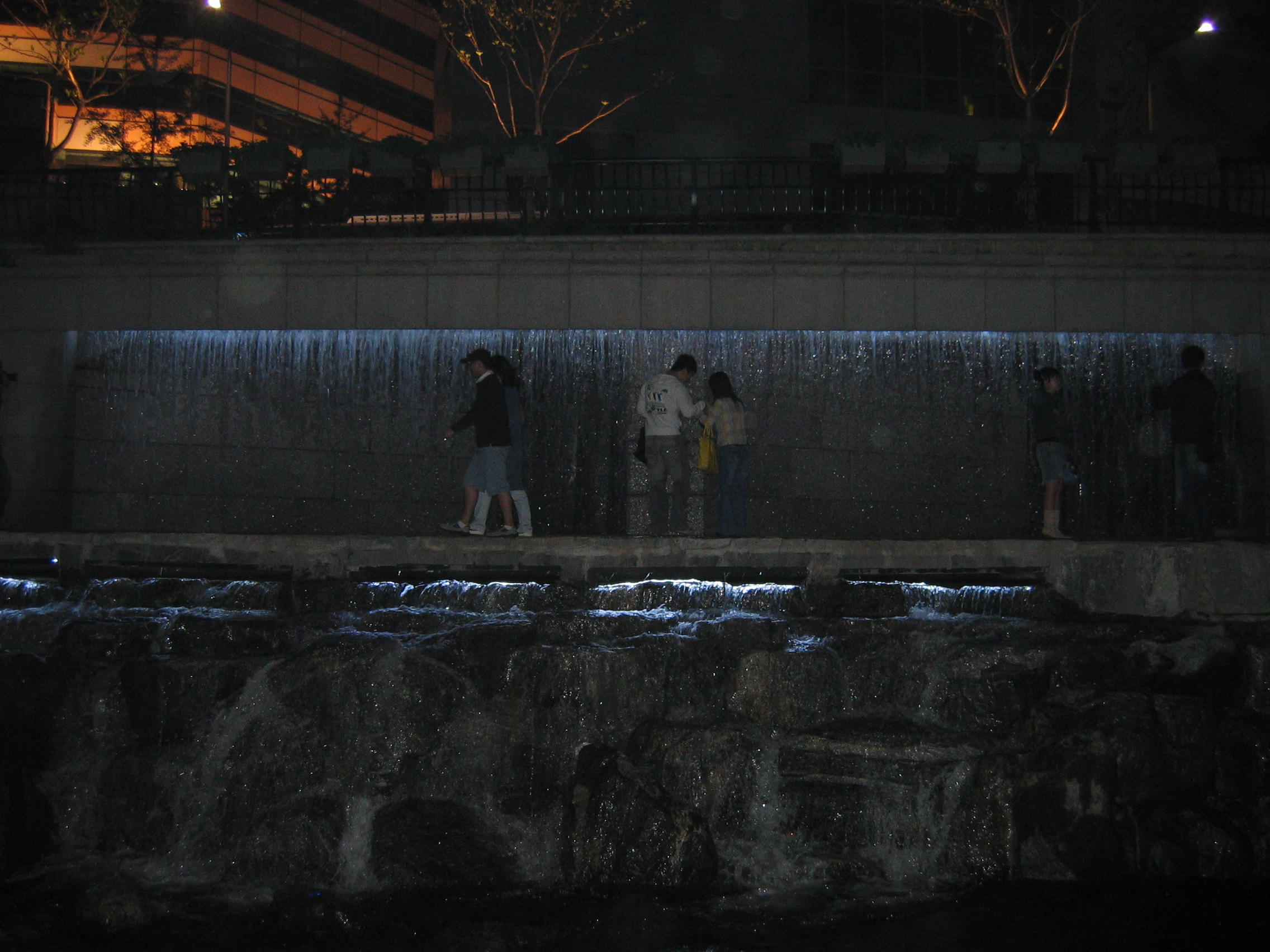 2006-04-30 오후 8-41-24-청계천-038.JPG