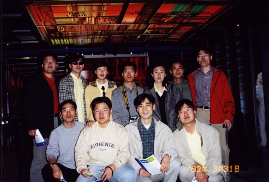 2)미국방문사진002_인텔박물관_단체.jpg
